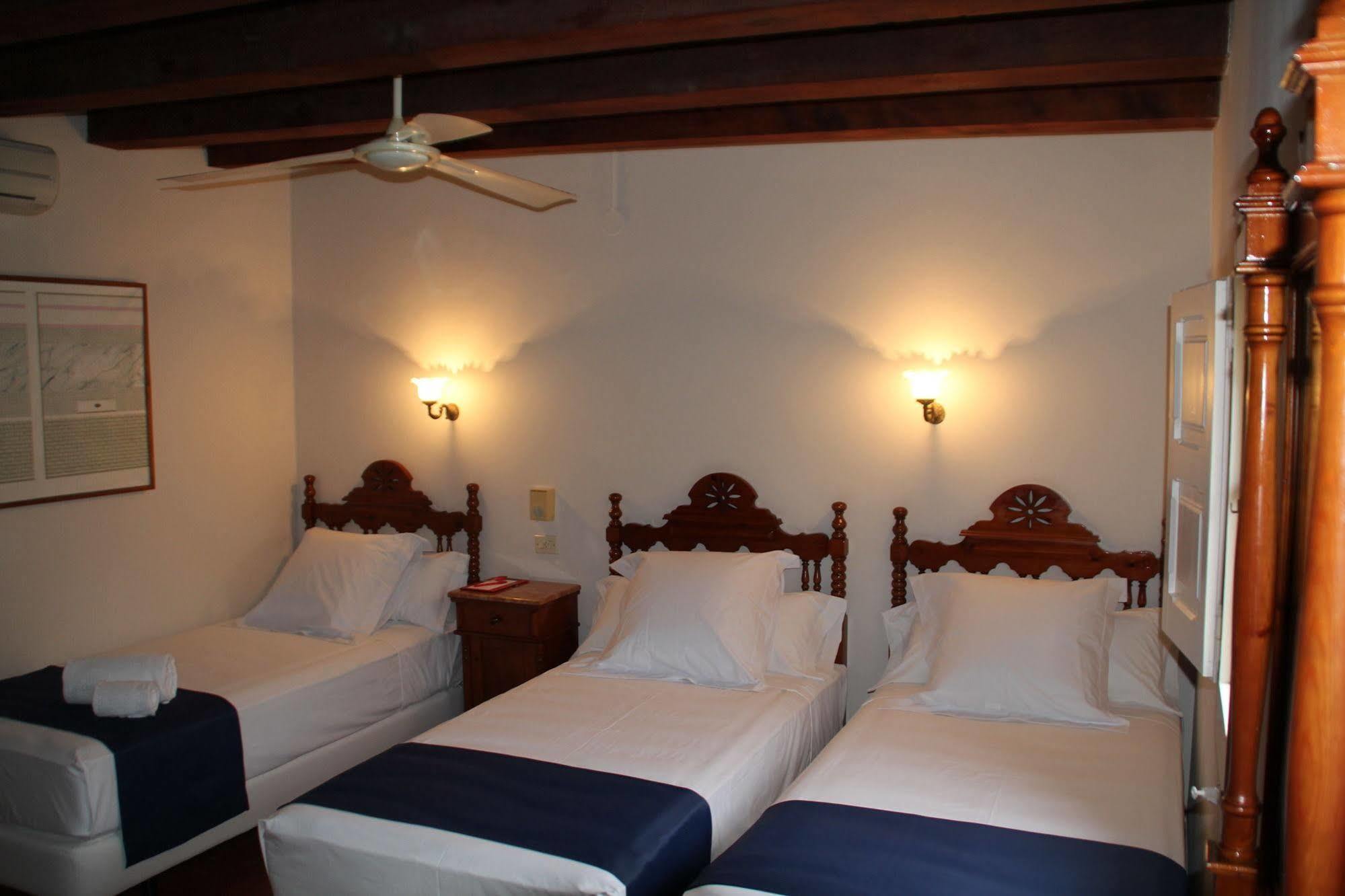 Hotel Medium Renaixenca Sitges Buitenkant foto
