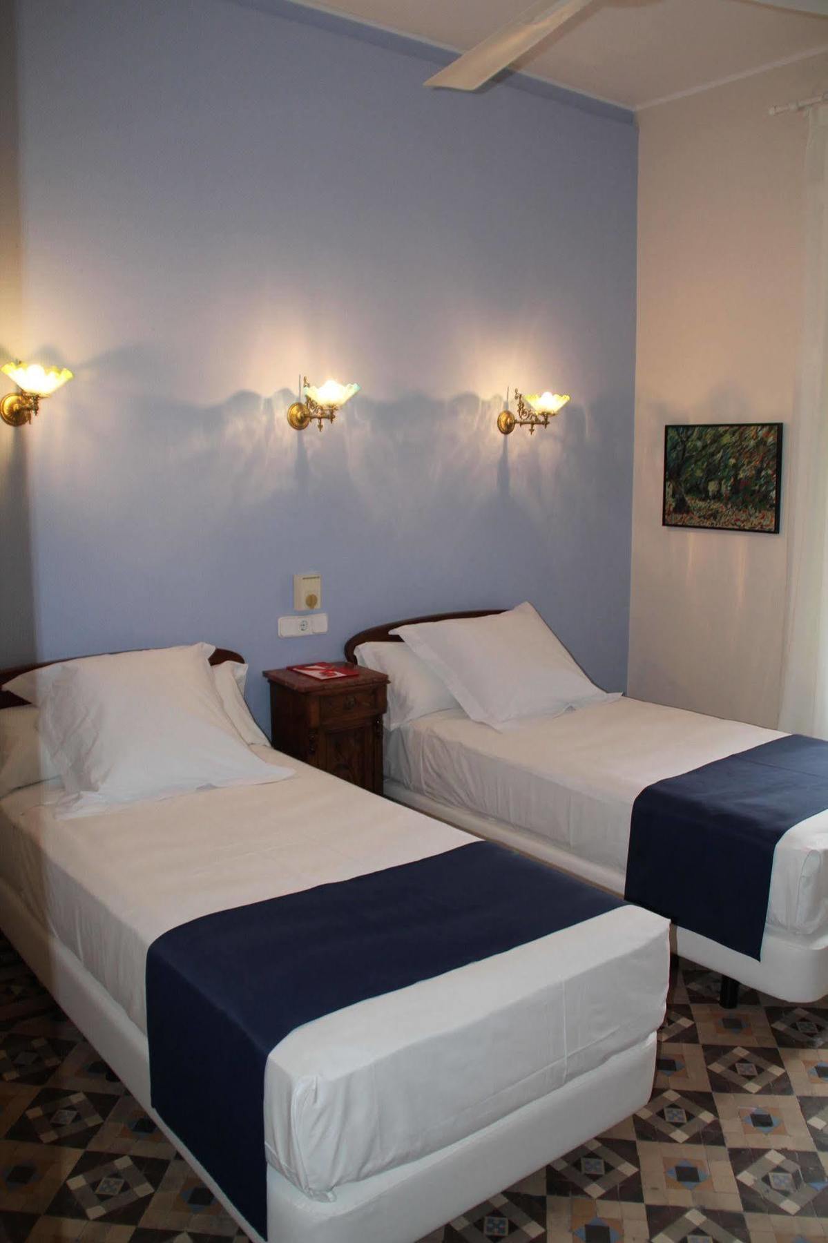 Hotel Medium Renaixenca Sitges Buitenkant foto