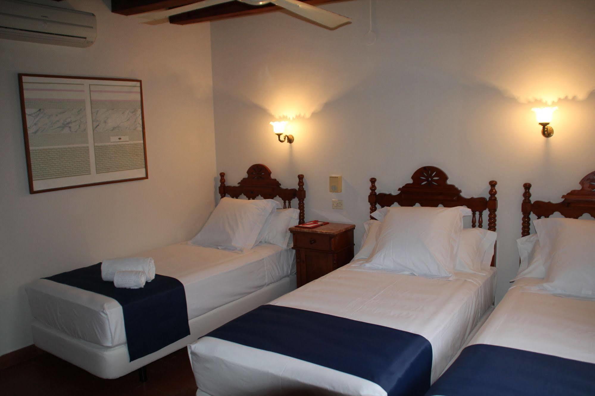 Hotel Medium Renaixenca Sitges Buitenkant foto